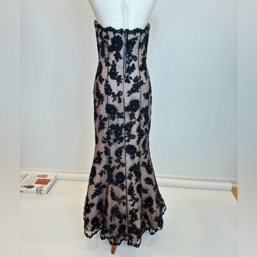 Jovani Strapless Corset‎ Black  Gown | size 8 - Picture 3 of 10